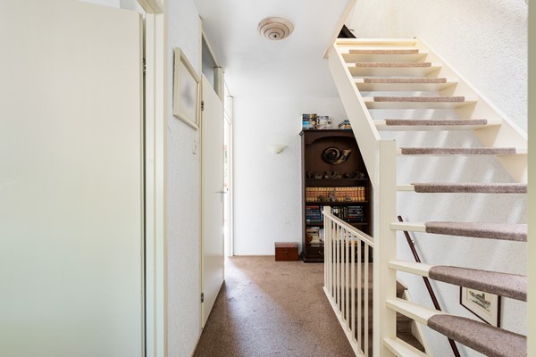 Foto - Te koop: Goed onderhouden tussenwoning in rustige woonwijk!